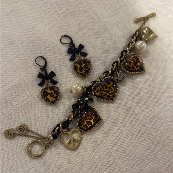 Betsy Johnson Leopard Heart Charm Bracelet and Earring Set - Picture 2 of 5